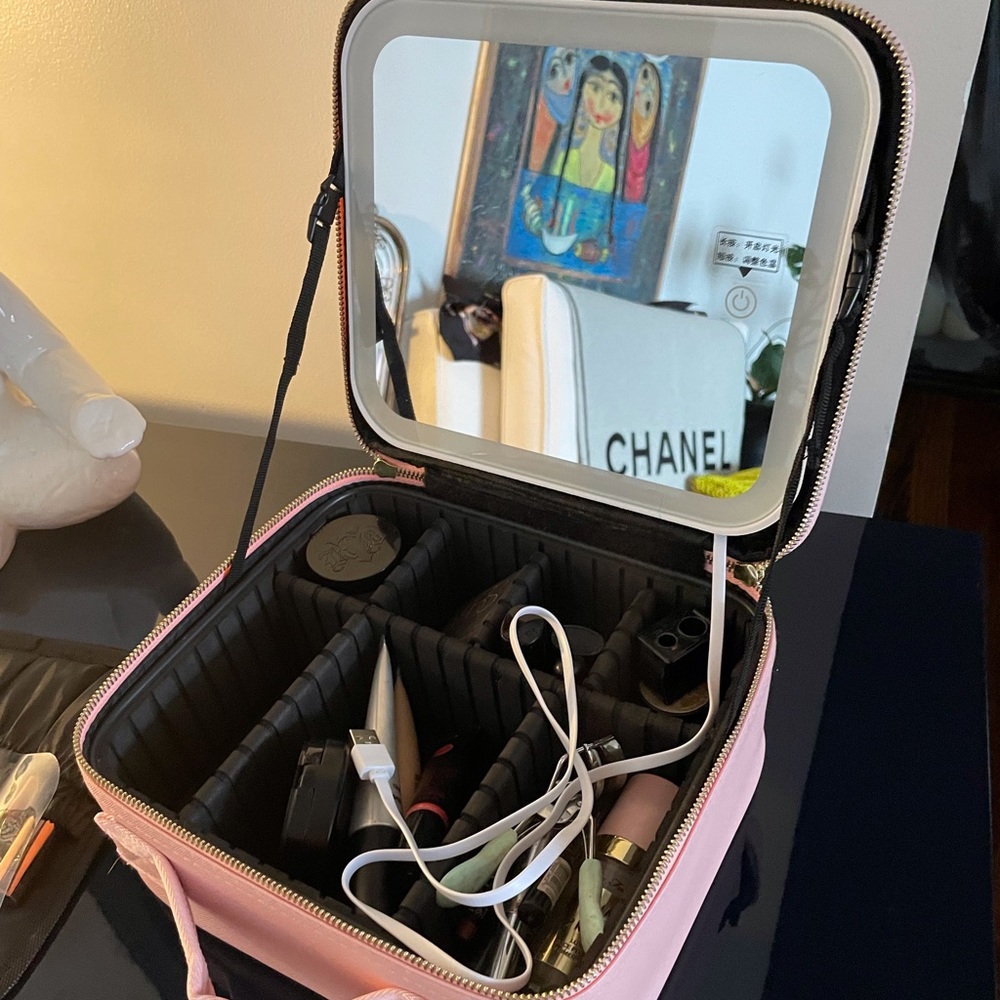 MAKEUP ORGANIZER W/ LED ADJUSTABLE MIRROR